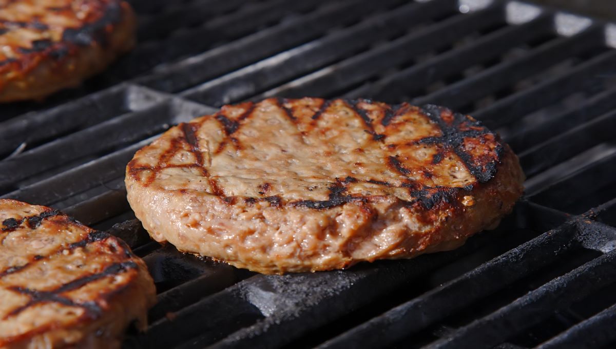 https://www.foodsafetynews.com/files/2020/07/dreamstime_burger-meat-beef-bbq-barbecue.jpg